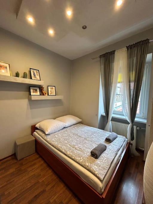 Big Apart - Rynek 8 - Nice View - 3 Rooms - 9 People Wroclaw Luaran gambar